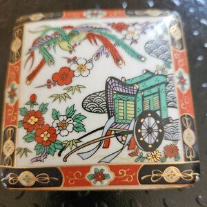 vintage Asia porcelain box Imari beautiful hand painted